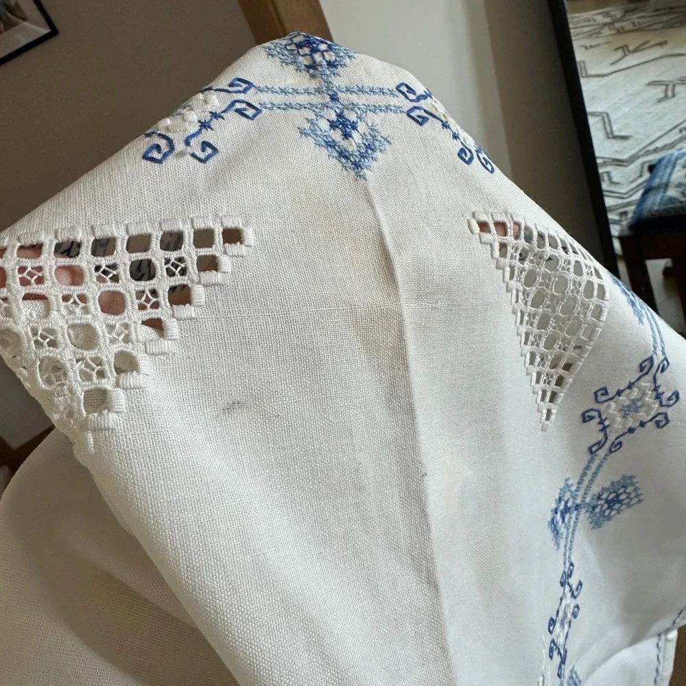 Vintage Hardanger Hand Embroidered Linen Tablecloth Blue White Square 32x32